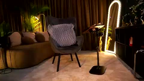 Snapshot of miss_ema_divine chatting on July 11, 2026, 4:10 pm Miss Ema Devine online show from July 11, 2026, 4:10 pm