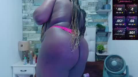 miss_evans_ online show from May 18, 2026, 1:39 pm