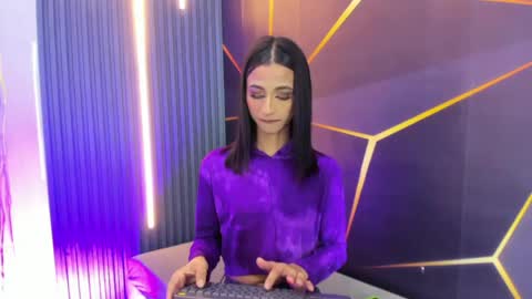 miss_isa19 online show from May 13, 2026, 12:35 pm