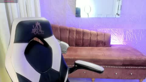 Isabella online show from April 30, 2026, 2:01 pm
