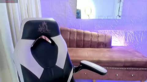 Isabella online show from April 30, 2026, 8:57 pm
