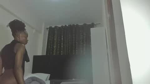 Miss Kiarrafit online show from November 18, 2025, 7:57 am