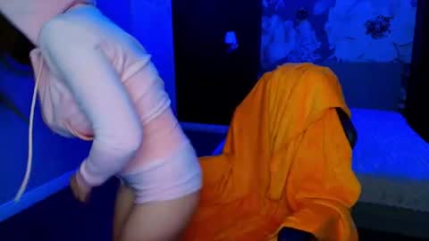 Snapshot of miss_kiten chatting on July 27, 2026, 9:22 pm miss_kiten online show from July 27, 2026, 9:22 pm