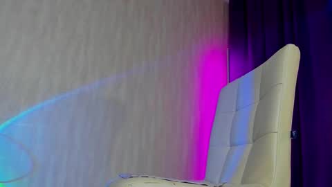 Snapshot of miss_kreez chatting on November 28, 2025, 10:51 am Sonya online show from November 28, 2025, 10:51 am