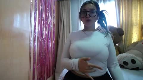 lilieth  online show from May 1, 2026, 4:33 pm