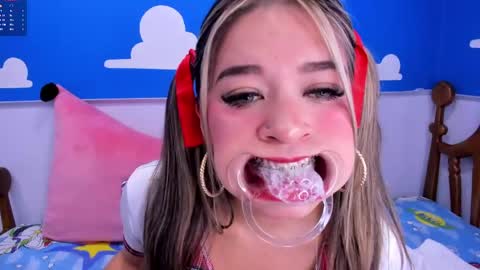 miss_lucyla online show from April 23, 2026, 11:09 am