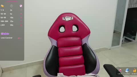 ly independent model online show from October 6, 2025, 7:44 pm