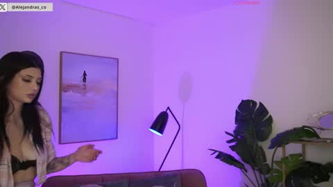 Snapshot of miss_meii chatting on November 14, 2025, 9:57 pm Alejandra online show from November 14, 2025, 9:57 pm