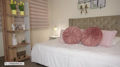 Alejandra online show from January 13, 2026, 10:59 pm