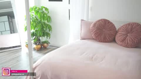 Alejandra online show from June 6, 2026, 3:17 pm