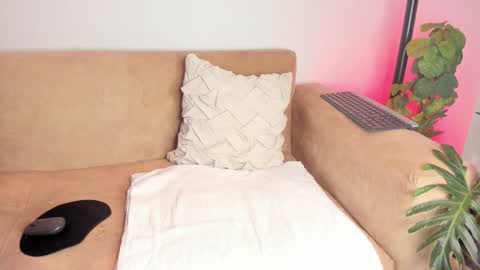 Snapshot of miss_melanie18 chatting on November 28, 2025, 1:08 am Alejandra online show from November 28, 2025, 1:08 am