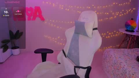 Snapshot of miss_mia_meow chatting on February 17, 2025, 10:03 pm Mamma Mia online show from February 17, 2025, 10:03 pm