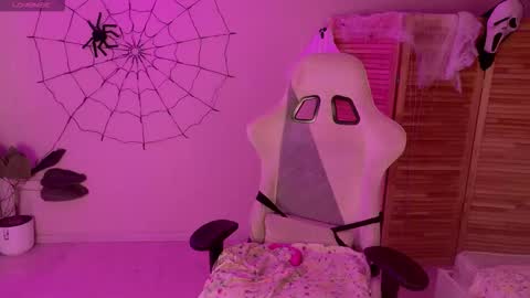 Snapshot of miss_mia_meow chatting on November 16, 2025, 4:18 am Mamma Mia online show from November 16, 2025, 4:18 am