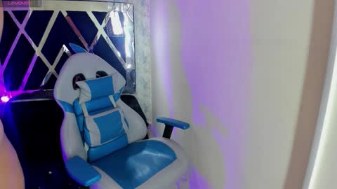  M E L A N I E  online show from March 10, 2026, 5:51 pm