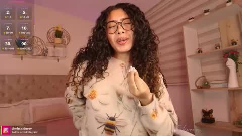 Amy Olivera online show from October 29, 2025, 1:13 pm