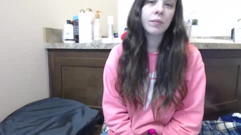 Snapshot of miss_sunshine01 chatting on February 11, 2025, 3:18 am Bella online show from February 11, 2025, 3:18 am