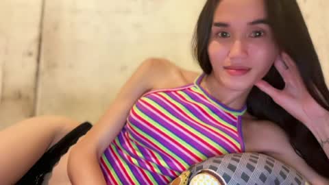 Snapshot of miss_sunshinex chatting on July 25, 2026, 6:00 am Shine online show from July 25, 2026, 6:00 am