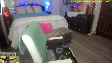 Snapshot of miss_trixie chatting on May 21, 2026, 8:05 pm Trixie007 online show from May 21, 2026, 8:05 pm