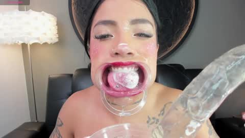 Snapshot of miss_vaiolette chatting on January 10, 2025, 2:02 pm Vaiolette online show from January 10, 2025, 2:02 pm