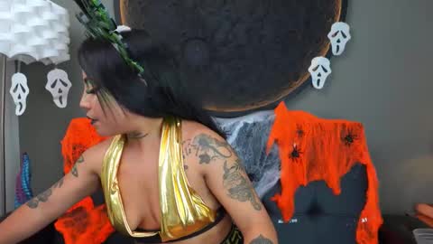 Snapshot of miss_vaiolette chatting on October 31, 2025, 11:11 am Vaiolette online show from October 31, 2025, 11:11 am