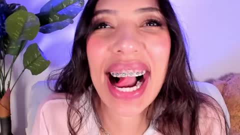 Miss Veronica online show from April 27, 2026, 1:53 pm
