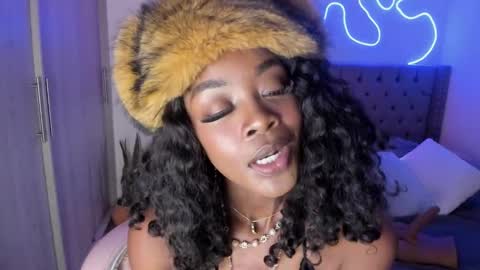 Snapshot of miss_west chatting on January 15, 2025, 7:15 am Tay Tay Independent Model online show from January 15, 2025, 7:15 am