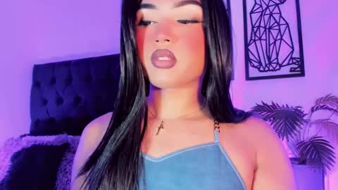 miss_zz online show from December 3, 2025, 6:39 pm