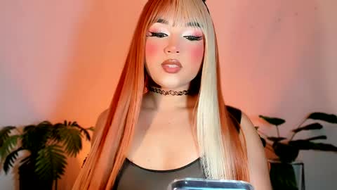 miss_zz online show from May 17, 2026, 12:01 pm