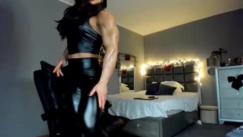 Alesyamuscledoll online show from January 8, 2026, 9:50 pm