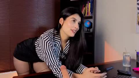 Laura online show from June 3, 2026, 1:25 pm