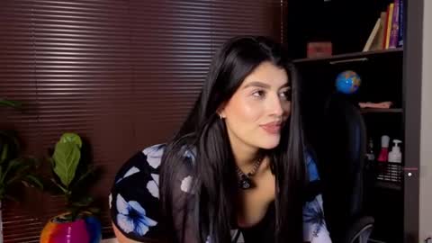 Laura online show from July 17, 2026, 1:29 pm