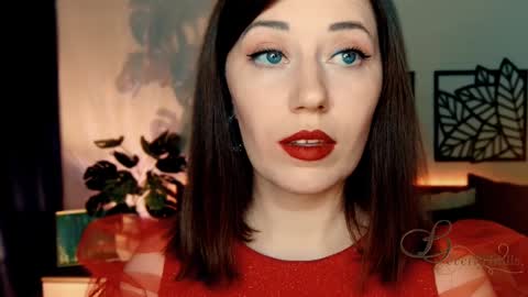 Snapshot of missbeverlymills chatting on December 15, 2024, 9:20 pm The divine Beverly online show from December 15, 2024, 9:20 pm