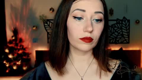 Snapshot of missbeverlymills chatting on December 19, 2024, 6:23 pm The divine Beverly online show from December 19, 2024, 6:23 pm