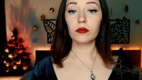 Snapshot of missbeverlymills chatting on December 19, 2024, 9:28 pm The divine Beverly online show from December 19, 2024, 9:28 pm