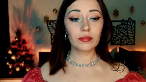 Snapshot of missbeverlymills chatting on December 20, 2024, 4:36 pm The divine Beverly online show from December 20, 2024, 4:36 pm