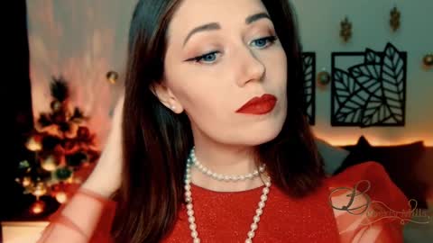 Snapshot of missbeverlymills chatting on December 22, 2024, 5:53 pm The divine Beverly online show from December 22, 2024, 5:53 pm