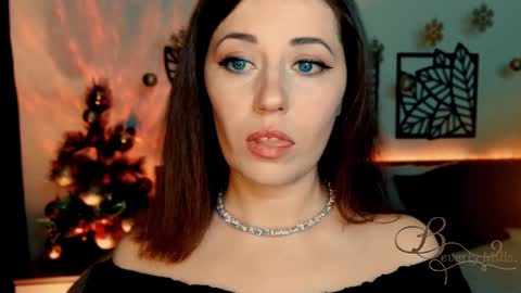 Snapshot of missbeverlymills chatting on December 28, 2024, 6:08 pm The divine Beverly online show from December 28, 2024, 6:08 pm