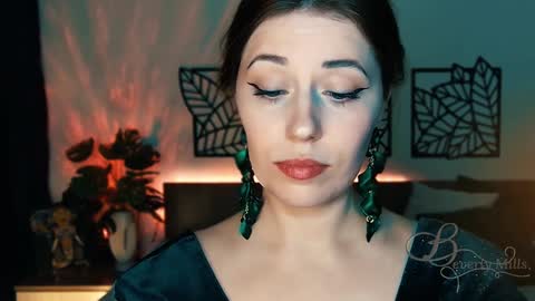 Snapshot of missbeverlymills chatting on January 24, 2025, 6:25 pm The divine Beverly online show from January 24, 2025, 6:25 pm