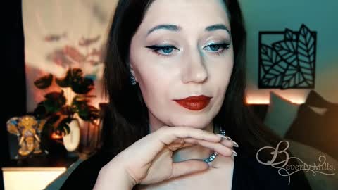 Snapshot of missbeverlymills chatting on February 5, 2025, 5:09 pm The divine Beverly online show from February 5, 2025, 5:09 pm