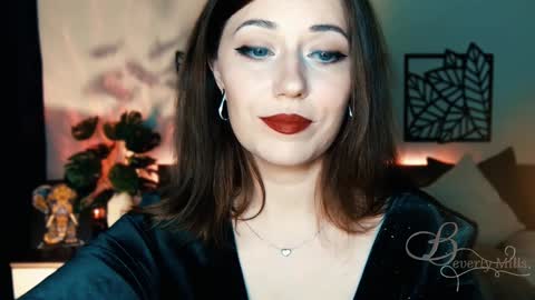 Snapshot of missbeverlymills chatting on February 8, 2025, 8:32 pm The divine Beverly online show from February 8, 2025, 8:32 pm