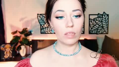 Snapshot of missbeverlymills chatting on March 5, 2025, 9:16 am The divine Beverly online show from March 5, 2025, 9:16 am