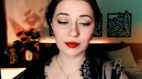 Snapshot of missbeverlymills chatting on March 9, 2025, 7:05 pm The divine Beverly online show from March 9, 2025, 7:05 pm