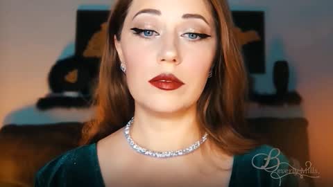 Snapshot of missbeverlymills chatting on September 18, 2025, 8:11 pm The divine Beverly online show from September 18, 2025, 8:11 pm