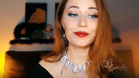 Snapshot of missbeverlymills chatting on September 28, 2025, 1:00 am The divine Beverly online show from September 28, 2025, 1:00 am