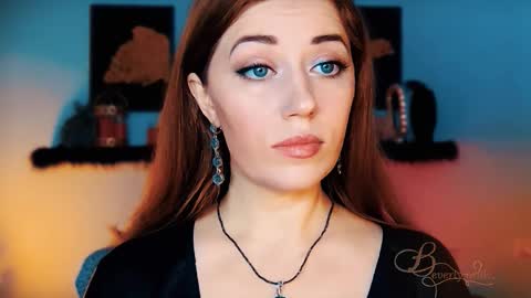 Snapshot of missbeverlymills chatting on November 22, 2025, 8:13 am The divine Beverly online show from November 22, 2025, 8:13 am