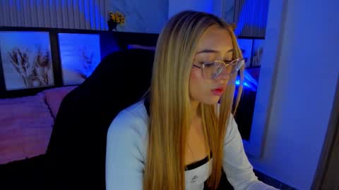 misscheelsee_as online show from September 18, 2025, 1:18 am