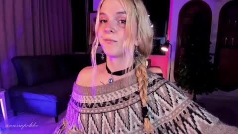 Snapshot of misschloe__ chatting on December 17, 2024, 4:23 am Chloe freelance model Please your thumbs up are important online show from December 17, 2024, 4:23 am