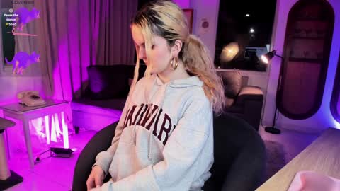 Snapshot of misschloe__ chatting on January 3, 2025, 11:55 pm Chloe freelance model Please your thumbs up are important online show from January 3, 2025, 11:55 pm