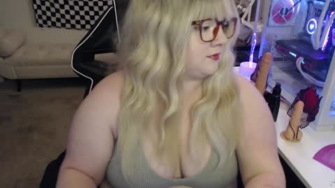 Snapshot of missdanibluee chatting on December 12, 2024, 8:47 am missdanibluee online show from December 12, 2024, 8:47 am
