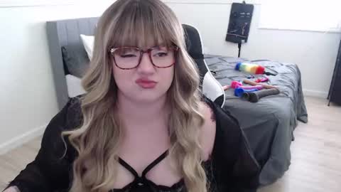 Snapshot of missdanibluee chatting on July 8, 2026, 10:58 pm missdanibluee online show from July 8, 2026, 10:58 pm